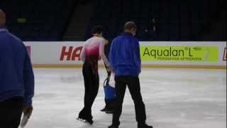 Finlandia Trophy 2012 Espoo 6102012 Men´s winner Yuzuru Hanyu JPN helps repair ice [upl. by Haleak744]