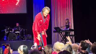 Engelbert Humperdinck  Winter World of Love Tour  End of Show Greet amp Exit  Anaheim  03Dec2023 [upl. by Viridis]