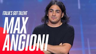 Max Angioni e il primo miracolo di Gesù 🍷 a Italia’s Got Talent [upl. by Sybila]