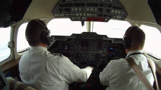 Hawker 800XP  Aspen Colorado Landing  Pilots View [upl. by Rhine]