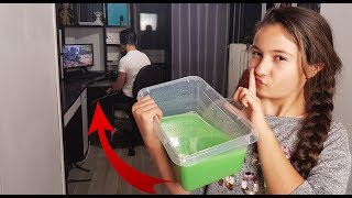 PRANK JE VERSE DU SLIME SUR MON FRÈRE [upl. by Jo-Anne765]