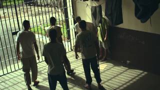 Na Quebrada  Trailer Oficial  16 de outubro de 2014 nos cinemas [upl. by Ninaj]