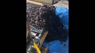 C201409104 TruckBed Unloader 30kg bark mulch test a [upl. by Nrubliw832]