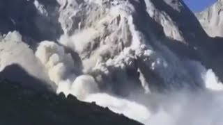 Gigantischer Bergsturz in Graubünden Eine Lawine aus Stein Wasser und Erde überrollte das Dorf [upl. by Dougy]