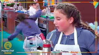 ¡Caída de Inés Vaya prueba accidentada que lleva 😓  MasterChef Junior 10 [upl. by Thackeray]