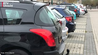 Plan Geen twee parkeervergunningen meer in Utrecht RTV Utrecht [upl. by Aeikan]