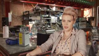 Ghostbusters Kate McKinnon quotJillian Holtzmannquot Behind the Scenes Movie Interview  ScreenSlam [upl. by Ley]