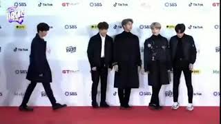 BTS and Blackpink during the Red Carpet on SBS Gayo Daejun 2018 [upl. by Gimble]