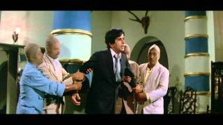 Hindi Film  Namak Halaal  Drama  Action Scene  Amitabh Bachchan  Villians Eat Dust [upl. by Ozkum860]