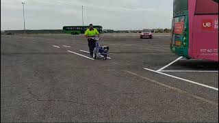 Euroser máquina señalización horizontal Graco Pintando líneas parking autobuses [upl. by Darby]