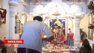 Ahmedabads Nagar devi Bhadrakali Matas aarti during Navratri [upl. by Raddie620]