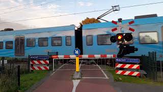 Spoorwegovergang Barneveld Zuid  Dutch railroad crossing [upl. by Ferguson]