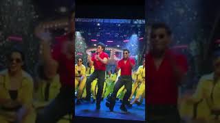 Shahrukh khan and Atlee dance in Jawan watching jawan in theatre viral jawan [upl. by Nosylla712]