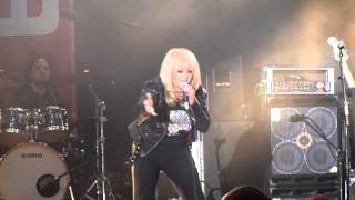 Bonnie Tyler  Holding Out for a Hero live  Nikodemus Open Air Purkersdorf 20140614 [upl. by Lenad]