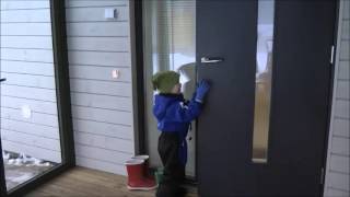 3yearold Nino opens a Rollockdoor [upl. by Engedi]