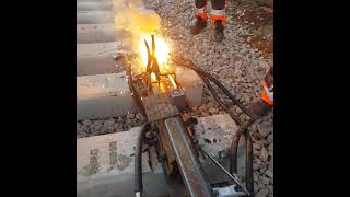 Pose de cadweld par aluminothermie  connexion railrail [upl. by Auqeenahs305]