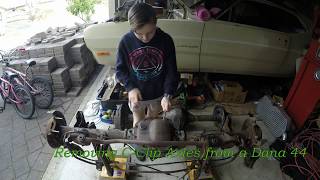 dana 44 c clip axle removal [upl. by Schafer]