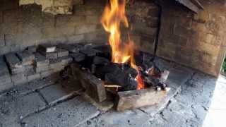 ASADO ARGENTINO Cómo encender el carbón [upl. by Artinahs672]