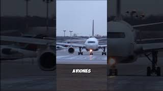 ¿Sabías Esto de los Controladores Aéreos 🧐 shorts videos beautiful aviation [upl. by Monto]