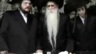 BelzMachnivka Rebbe Dancing with R Aron Mordcha Belz Rebbe Son [upl. by Atikahc]