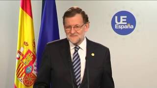 Rajoy elude responder una pregunta en inglés de un periodista de la BBC [upl. by Ludlew]