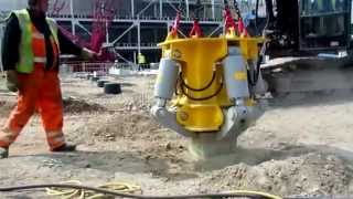 Hydraram HPC500 Pilebreaker cutting square piles 500 x 500mm [upl. by Adihsar805]