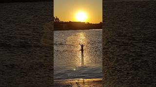 Pescando de tarrafa ao Por do Sol Prainha  Imbé RS pordosol entardecer prainha imbe [upl. by Astraea]