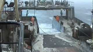 Батм в шторм выборка трала Fish trawler hard job [upl. by Caddaric]