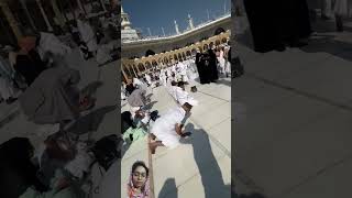 Kabe se hoke phonche madina sharif 🕌🤲youtubeshorts chum li jaminviralvideo tawafekaba 🕋🤲 [upl. by Ademla]