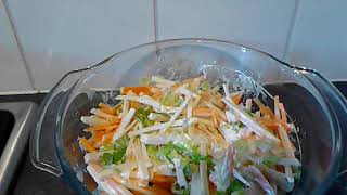 Knolselderij Wortel Salade recept [upl. by Aracal]