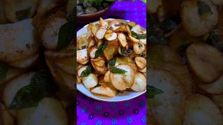 How to make Crispy Cassava Chips😋  ක්‍රිස්පි මඤ්ඤොක්කා චිප්ස් හදමු 😋😋😋 [upl. by Brackett275]