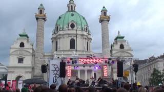 🎸 Popfest Wien 2017 Scheibsta amp die Buben eröffnen am Karlsplatz [upl. by Janyte32]