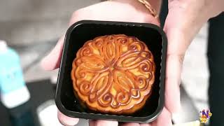 I Choked On a Mooncake foodiechinesemooncakemidautumnfestivaltrendingpopulartrendingvideo [upl. by Shoshanna]