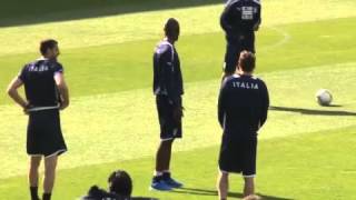 VIDEO Tutti contro Balotelli [upl. by Germaun456]