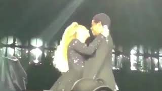 Beyoncé and JAYZ kissing [upl. by Hehre]