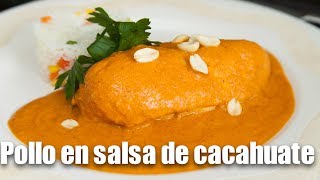 Pollo en salsa de cacahuate [upl. by Lewin]