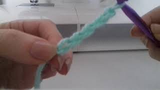 Cours de crochet 1 maille en lair ml maille serrée ms [upl. by Annyl797]