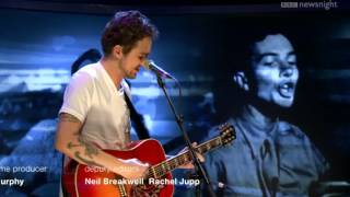 NEWSNIGHT Frank Turner tribute to Pete Seeger We Shall Overcome [upl. by Yerak]