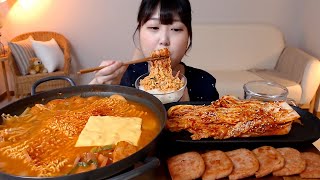 얼큰한 부대찌개 라면사리 스팸 김장김치 먹방 Budaejjigae Kimchi Koreanfood Mukbang Eatingsound [upl. by Nalo596]