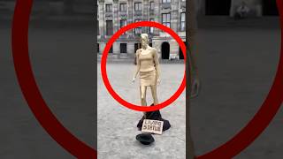 Se puede Ganar  Dinero con un Maniquí Disfrazado en una plaza llena de gente [upl. by Coleville848]