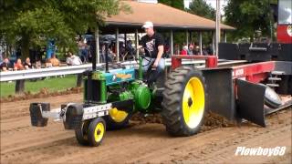 4700lb Antique Tractors Pulling in Prairieburg IA 8302014 [upl. by Mannes]