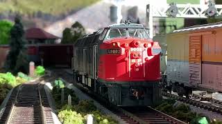 NEW PIKO KM ML4000’s  9000 9001 9002 Get 3 W I D E  HO Scale Trains [upl. by Nedah]