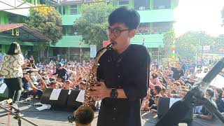 Sejedewe live perform SMA negeri 18 Jakarta Utara Cinta di pantai bali [upl. by Ronni498]