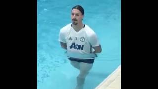 Zlatan Ibrahimovic en rééducation dans sa piscine se dit prêt pour reprendre [upl. by Zsa Zsa]