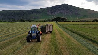 SILAGE LIKE ITS THE 1980s FORD 8210 amp NEW HOLLAND 719 DRAG FORAGER [upl. by Shulamith468]