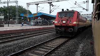 12334 Vibhuti Express overtakes 13020 Bagh Express at Sitarampur Junction [upl. by Nasah446]