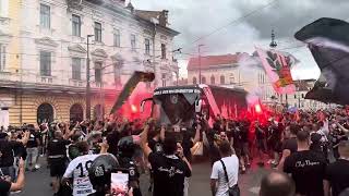 Nebunie înainte de CFR  quotUquot Cluj Fanii lui quotUquot au oprit autocarul echipei în drumul spre stadion [upl. by Feetal861]