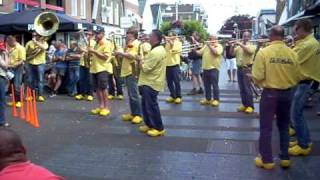 De Böllekes houden van Bolland  Dweilorkest de Böllekes uit Oisterwijk [upl. by Novyar]