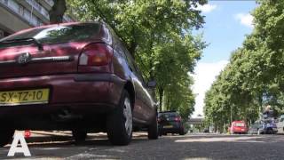 Flatbewoners verbijsterd over verlies parkeervergunning [upl. by Accebar616]