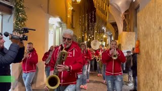 La street parade ha aperto Umbria jazz winter a Orvieto [upl. by Ahsekyw]